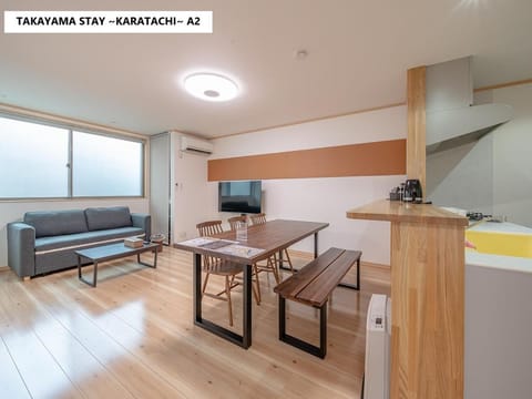 TV and multimedia, Kitchen or kitchenette, Living room, Seating area, Dining area