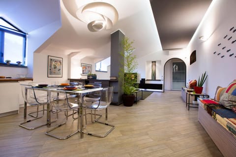 TV and multimedia, Coffee/tea facilities, Kitchen or kitchenette, Living room, Area and facilities