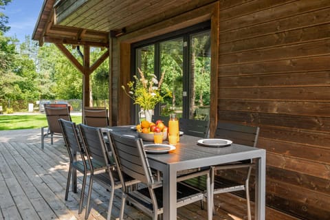 Patio, Spring, Day, Garden, View (from property/room), Balcony/Terrace, Dining area, Food, Garden view