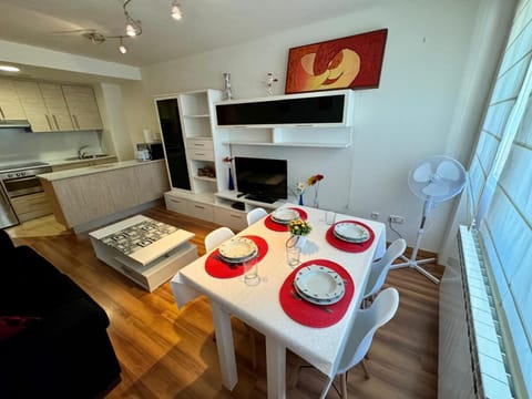 TV and multimedia, Kitchen or kitchenette, Dining area, oven