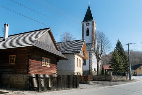 Property building, Neighbourhood