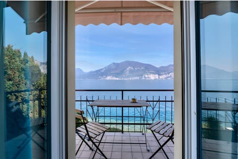 Day, Natural landscape, View (from property/room), Balcony/Terrace, Lake view, Mountain view