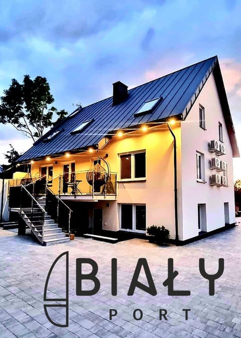 Property building, Day, Text overlay, Street view