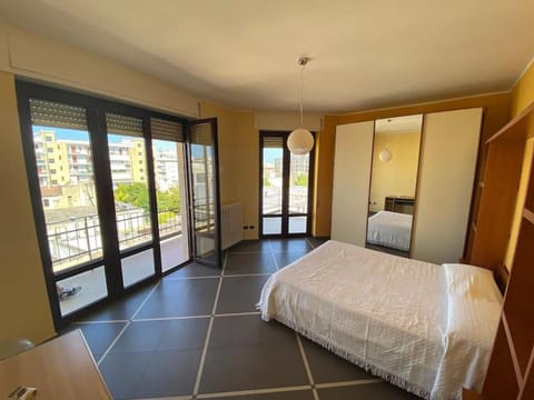 Bed, Balcony/Terrace, Photo of the whole room, Bedroom, internet, wardrobe, air conditioner