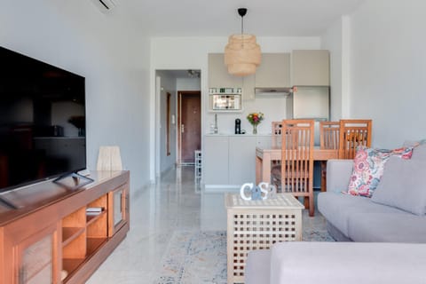 Communal lounge/ TV room, TV and multimedia, Living room, Dining area