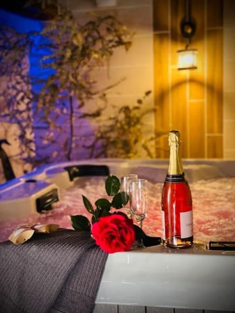 Hot Tub, Spa and wellness centre/facilities
