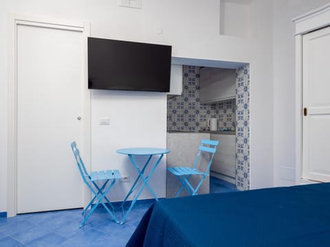 Bed, TV and multimedia, Kitchen or kitchenette