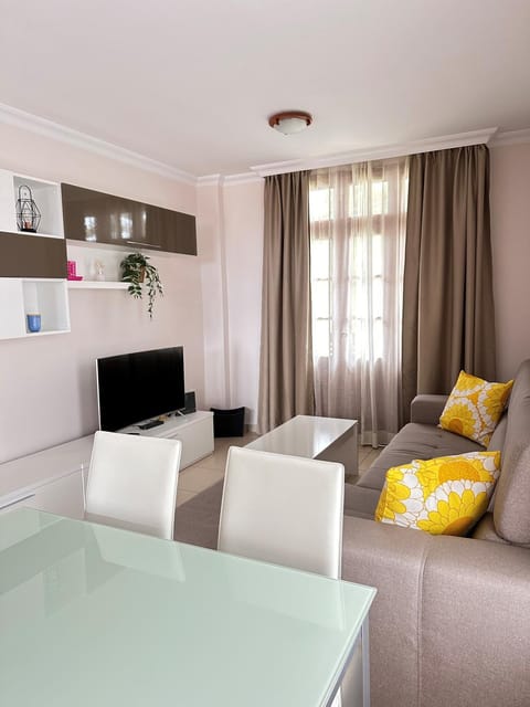 TV and multimedia, Living room, Dining area