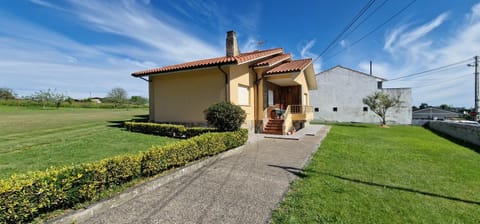 Property building, Spring, Day, Neighbourhood, Natural landscape, Garden, Garden view, Street view