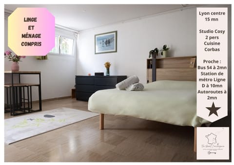 Shower, Bathroom, Kitchen or kitchenette, Seating area, Dining area, Bedroom