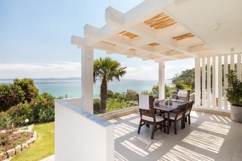 View (from property/room), Balcony/Terrace, Dining area, Sea view