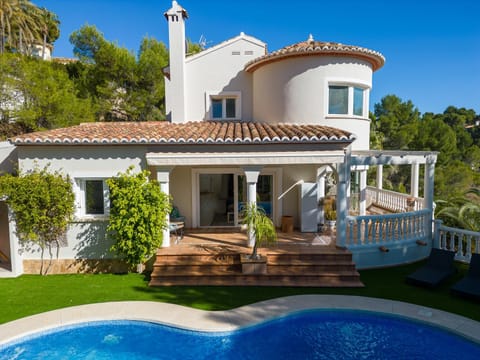 Property building, Pool view