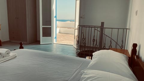 Bed, Sea view
