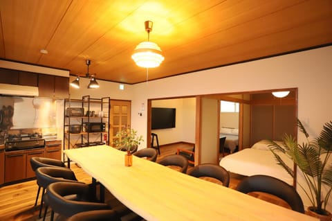 Photo of the whole room, Dining area, kitchen