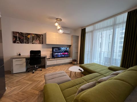 Communal lounge/ TV room, TV and multimedia, Living room, Seating area, Evening entertainment