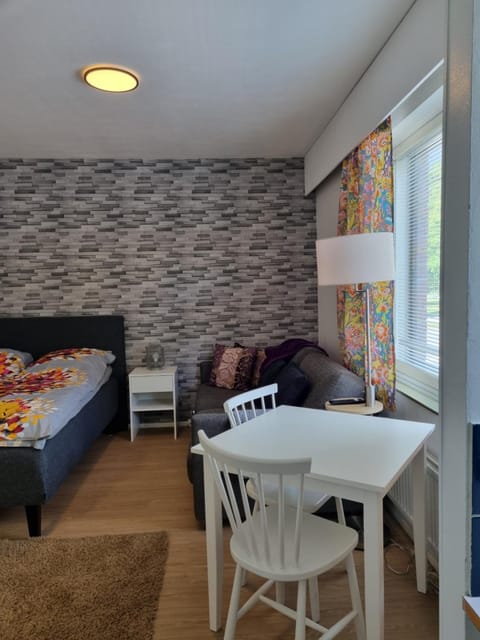 Kompakti yksiö numero 6 pienkerrostalossa Apartment in Finland