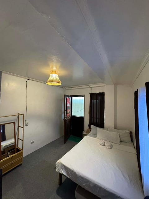 Bed, Photo of the whole room, Bedroom, internet, air conditioner