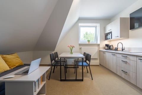 TV and multimedia, Seating area, Dining area