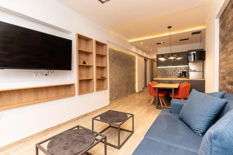 TV and multimedia, Kitchen or kitchenette, Living room, Seating area, Dining area