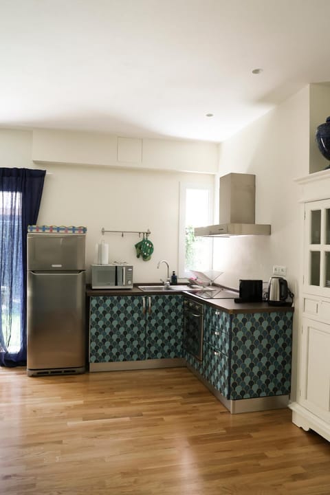 Kitchen or kitchenette, minibar, oven, pet friendly, stove