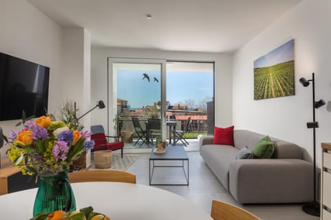 TV and multimedia, View (from property/room), Balcony/Terrace, Living room, Seating area