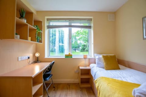 16 - Spacious Apartment with Parking Apartment in Galway