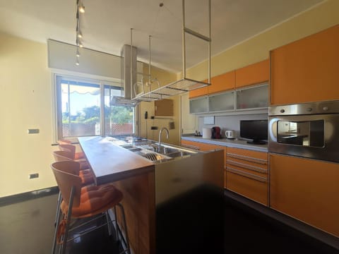 WH - VILLA - Vista Mare - Doppio Parcheggio Privato - Wifi Apartment in Sanremo