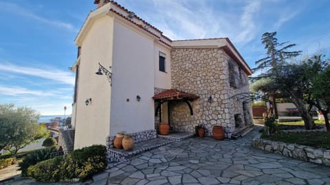 WH - VILLA - Vista Mare - Doppio Parcheggio Privato - Wifi Apartment in Sanremo