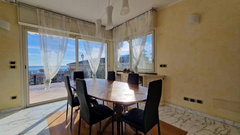 WH - VILLA - Vista Mare - Doppio Parcheggio Privato - Wifi Apartment in Sanremo