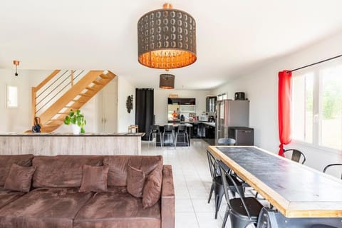 Kitchen or kitchenette, Living room, Seating area