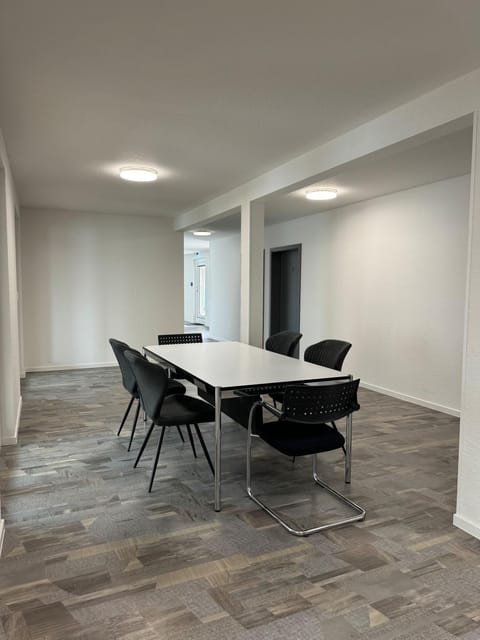 Seating area, Dining area