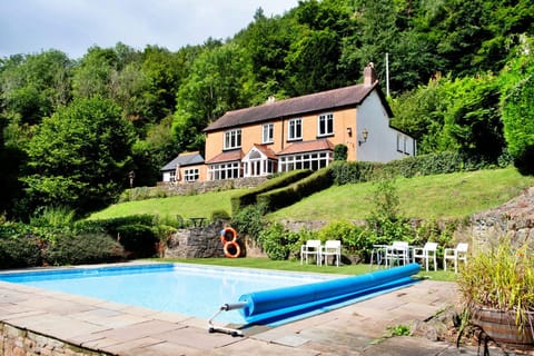 Property building, Garden view, Pool view, Swimming pool