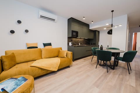 Kitchen or kitchenette, Living room, Seating area, Dining area, air conditioner