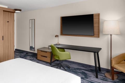 Bed, TV and multimedia, Bedroom