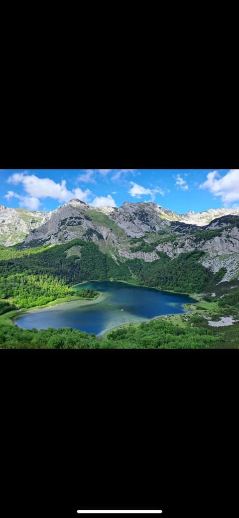 Domacinstvo Paprica Tjentiste House in Montenegro