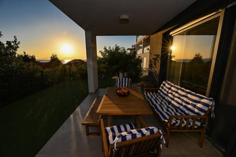 Patio, Day, Natural landscape, View (from property/room), Balcony/Terrace, Seating area, Sunset