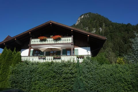 Property building, Day, Balcony/Terrace