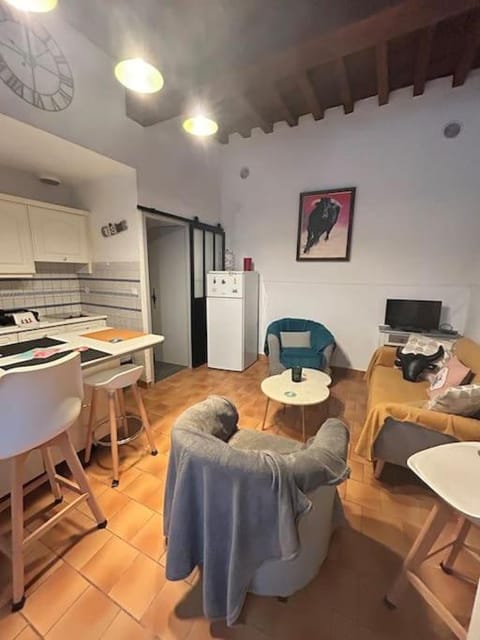 Kitchen or kitchenette, Living room, Dining area