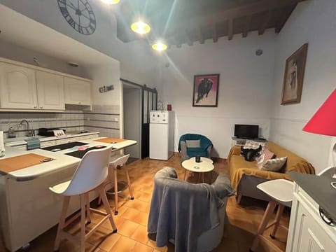 Kitchen or kitchenette, Living room, Dining area