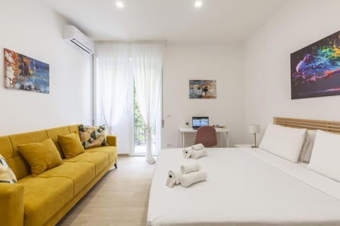 Bed, Photo of the whole room, Bedroom, air conditioner