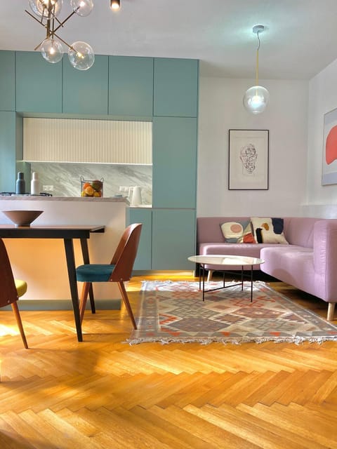 Kitchen or kitchenette, Living room, Seating area, Dining area