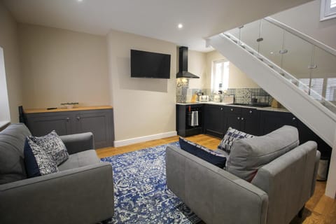 TV and multimedia, Kitchen or kitchenette, Living room, Seating area, pet friendly