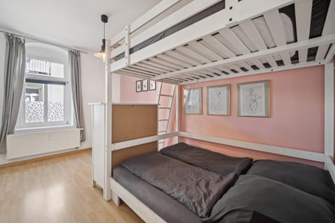 Bed, Photo of the whole room, bunk bed