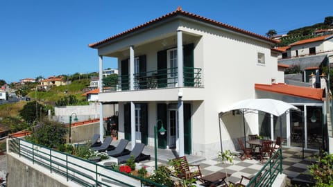 Property building, Patio, Day