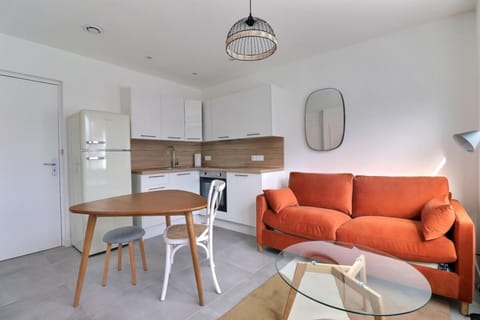 Les Mimosas - T2 Ground Floor Apartment - Villeurbanne Apartment in Villeurbanne