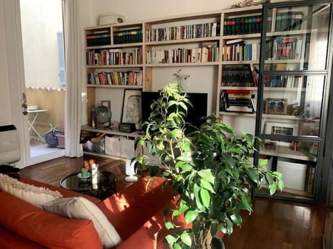 Library, Living room