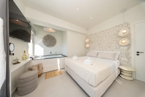 Hot Tub, Bedroom