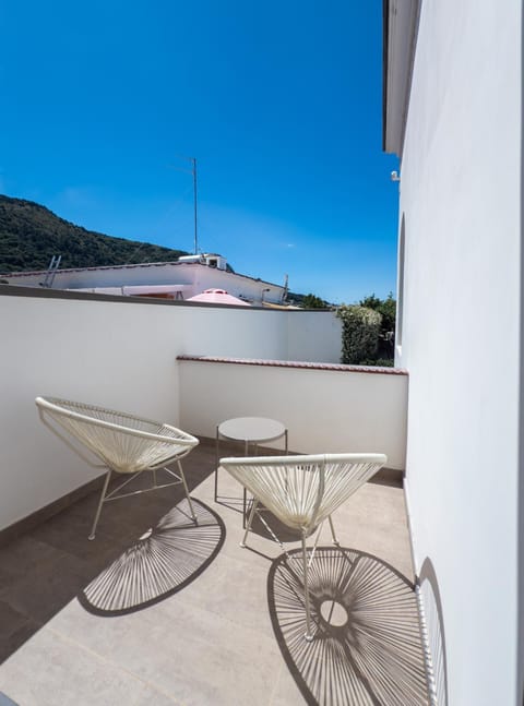 Patio, Day, Natural landscape, View (from property/room), Balcony/Terrace