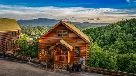 Unwind your mind while enjoying the most "Incredible Views" House in Sevier County