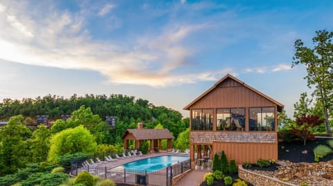 Unwind your mind while enjoying the most "Incredible Views" House in Sevier County